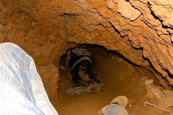 Artisanal mine interior near Lows Creek Mpumalanga 01