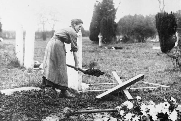 The Employment of Women in Britain 1914 1918 Q31239
