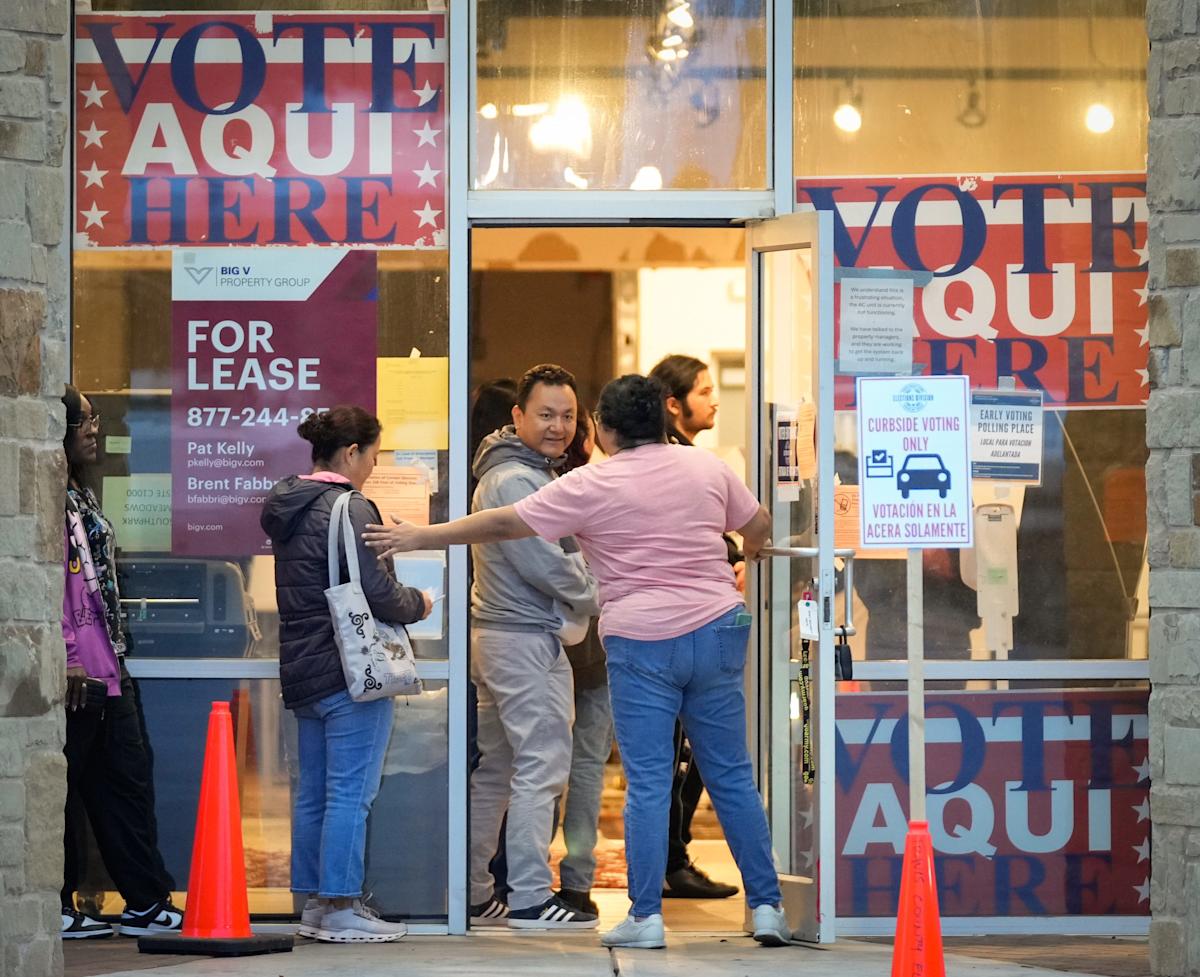 Should election judges be allowed to carry guns at voting sites? Texas House says yes. 1 109bd0d556f744bd5a51e8b21db95eb9