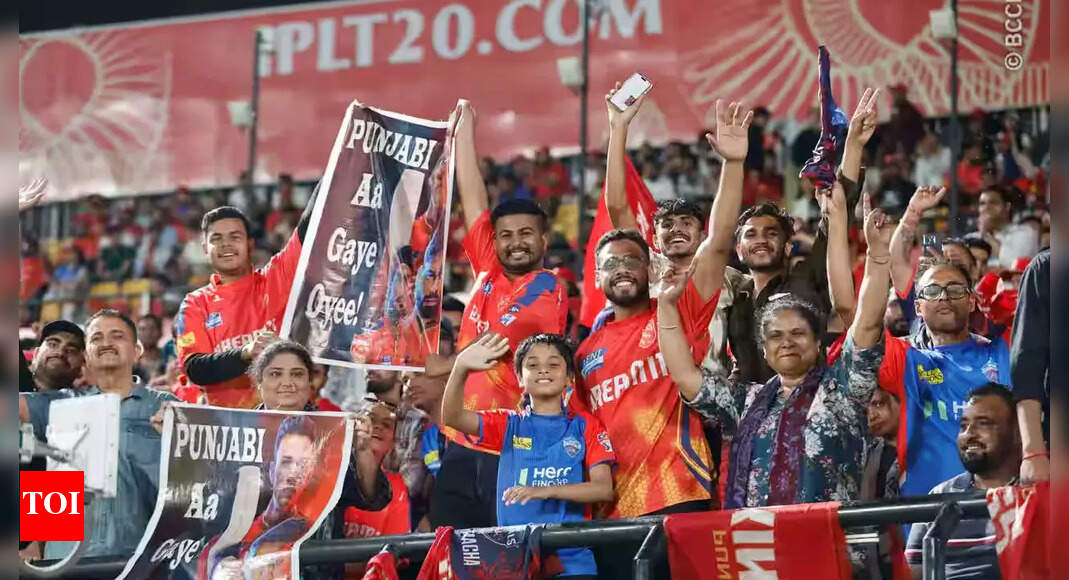 'Darein toh Pakistan waale darein': Crowd's roar after PBKS vs DC IPL match abandoned in Dharamsala - WATCH | Cricket News 1 1746754519 photo