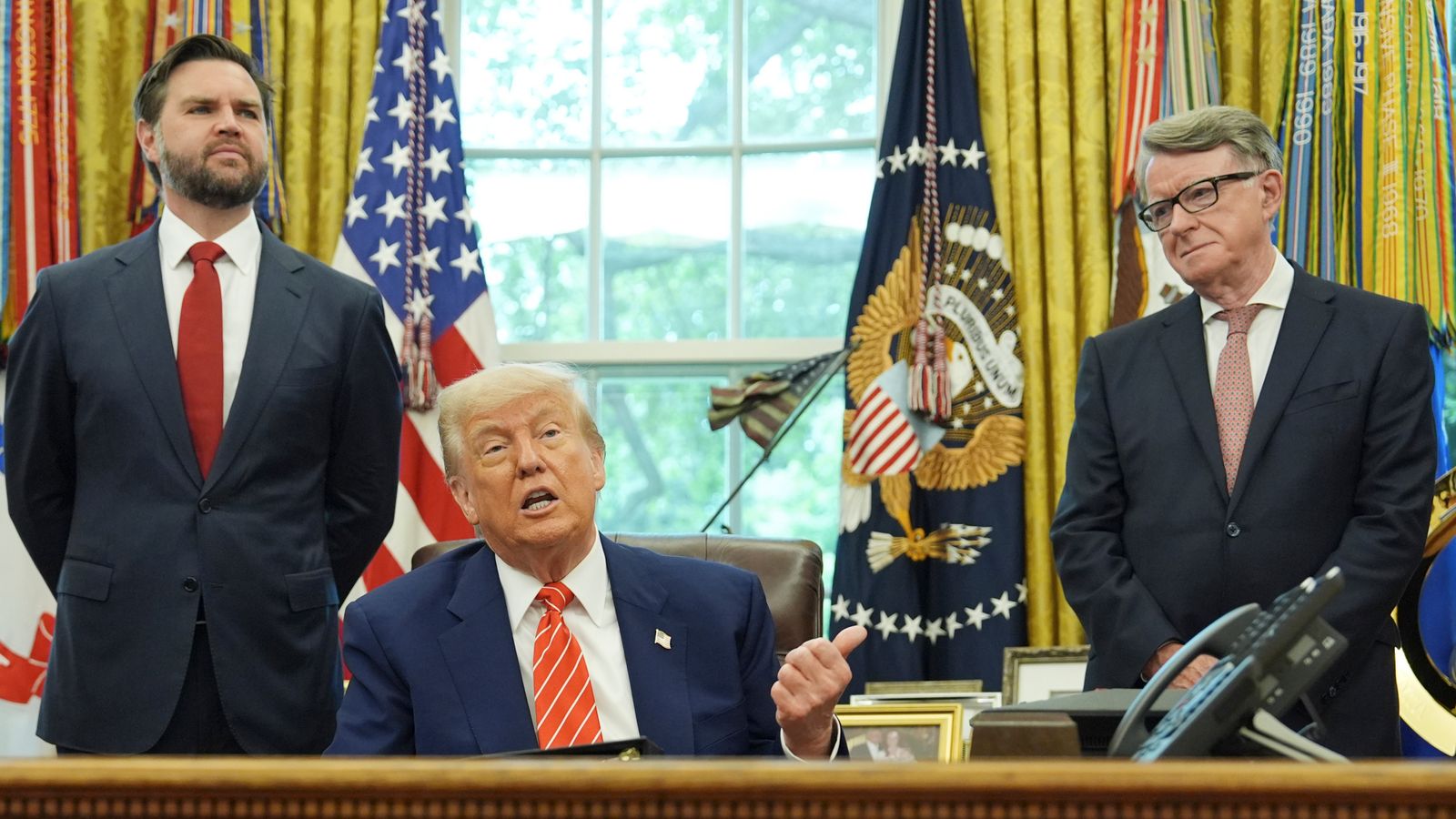 Trump's big reveal of trade deal with UK was awkward spectacle | US News 1 skynews trump mandelson 6910545