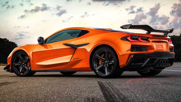 2023-chevrolet-corvette-z06-side-view.jpeg