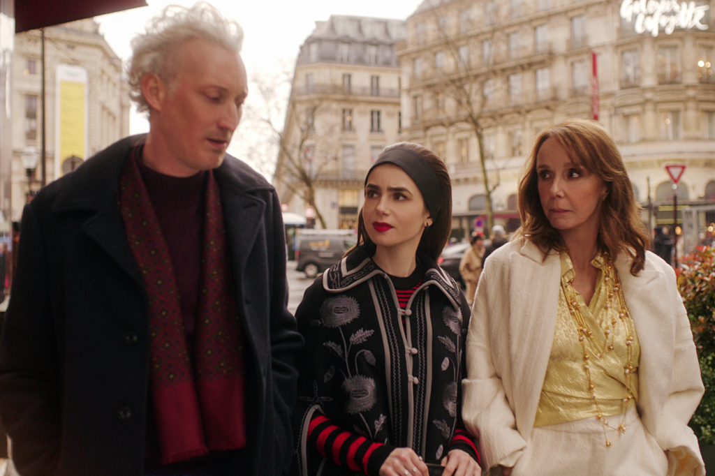 Emily_in_Paris_n_S4_E5_00_26_12_20R.jpg