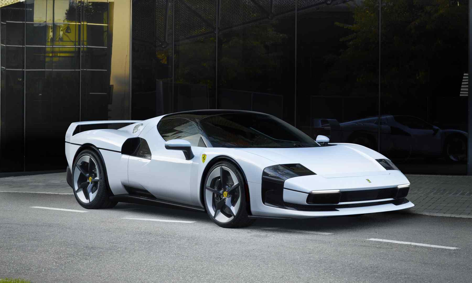 Ferrari-SC40-1.jpg