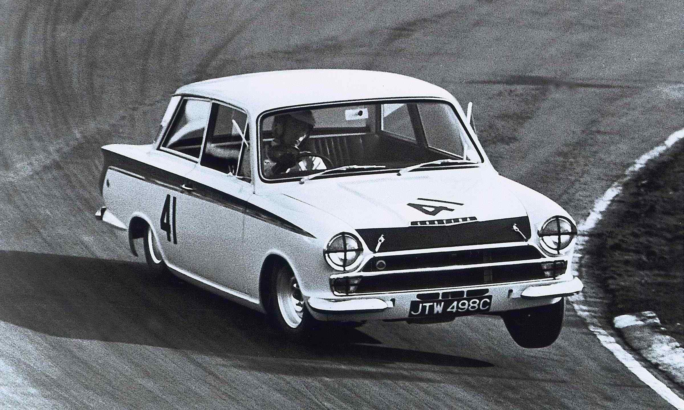 Jim_Clark_at_the_wheel_of_a_Ford_Lotus_Cortina_MkI.jpg
