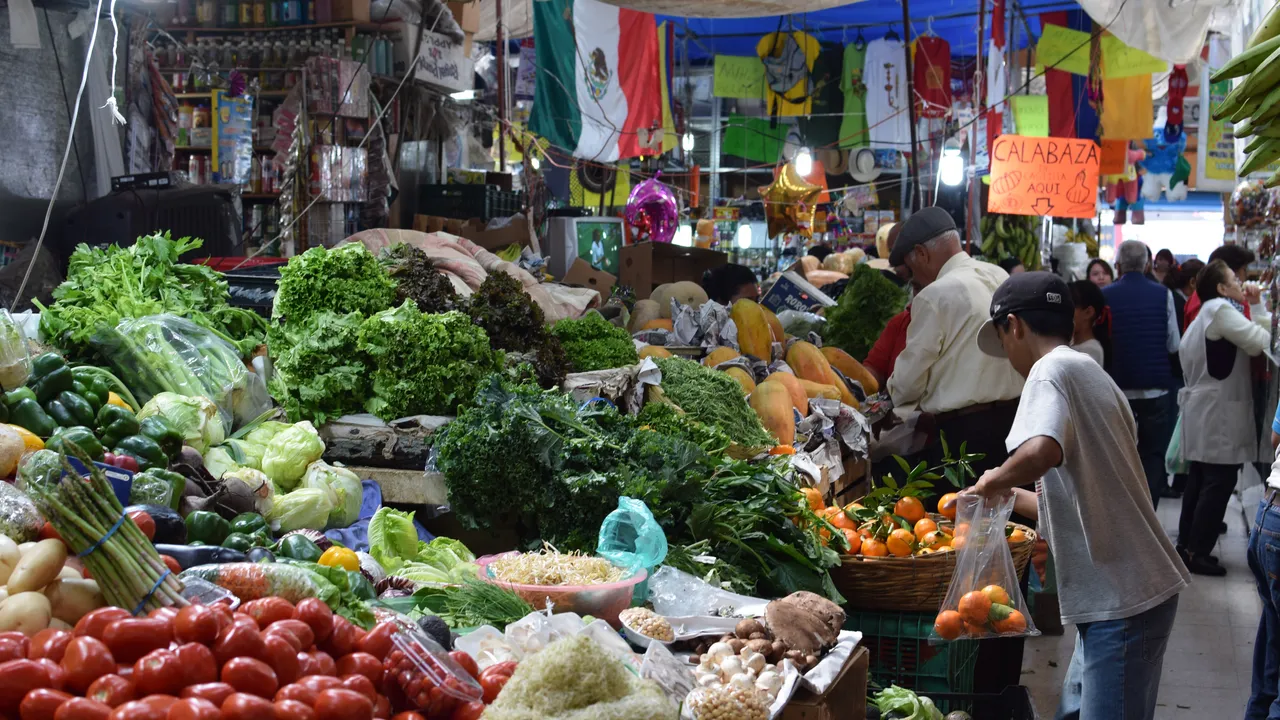 Mercado-Medellin_GettyImages-542018693.jpg