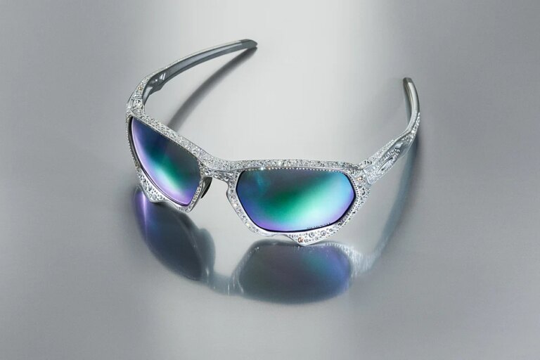 OAKLEY-X-SWAROVSKI-Plazma-X-Silver-3.jpg