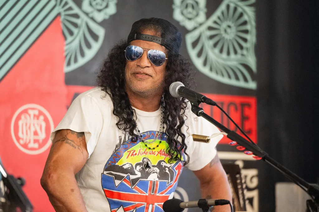 slash-guns-n-roses-2024-billboard-1800.jpg
