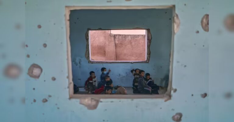 syrian-students-return-to-schools-stripped-bare-by-conflict.jpg
