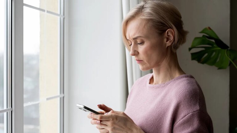woman-on-smartphone-gmail.jpg