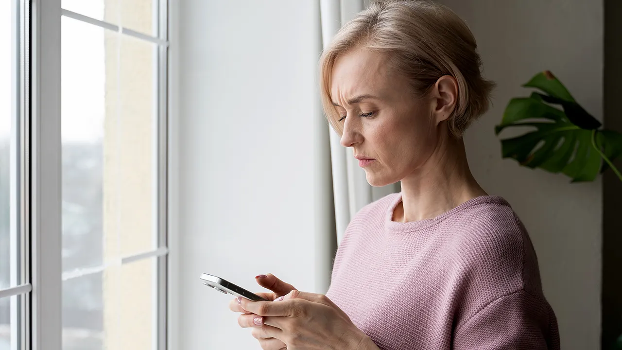 woman-on-smartphone-gmail.jpg