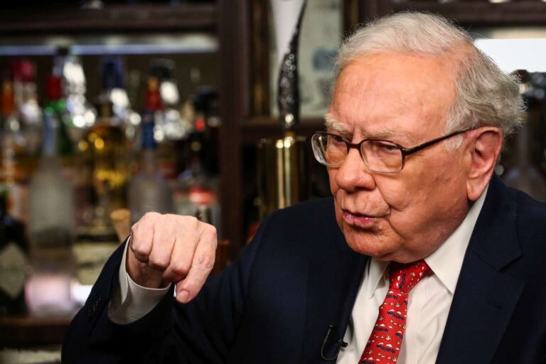 INV_Warren_Buffett_GettyImages-840924780-5d9b298eed3745519911701be6a05976.jpg
