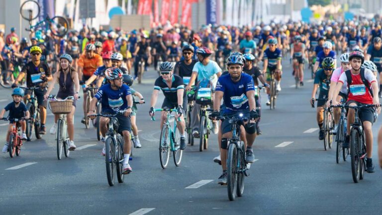dubai-sheikh-zayed-road-cycling.jpg