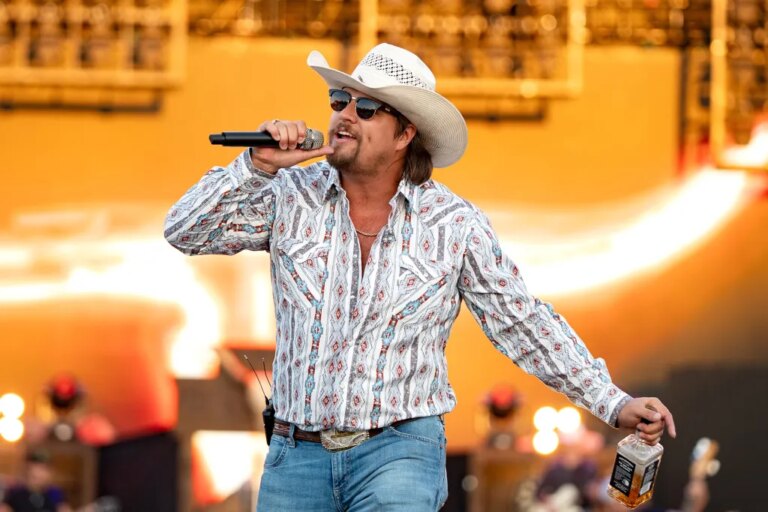 gavin-adcock-country-thunder-2025-billboard-1800.jpg
