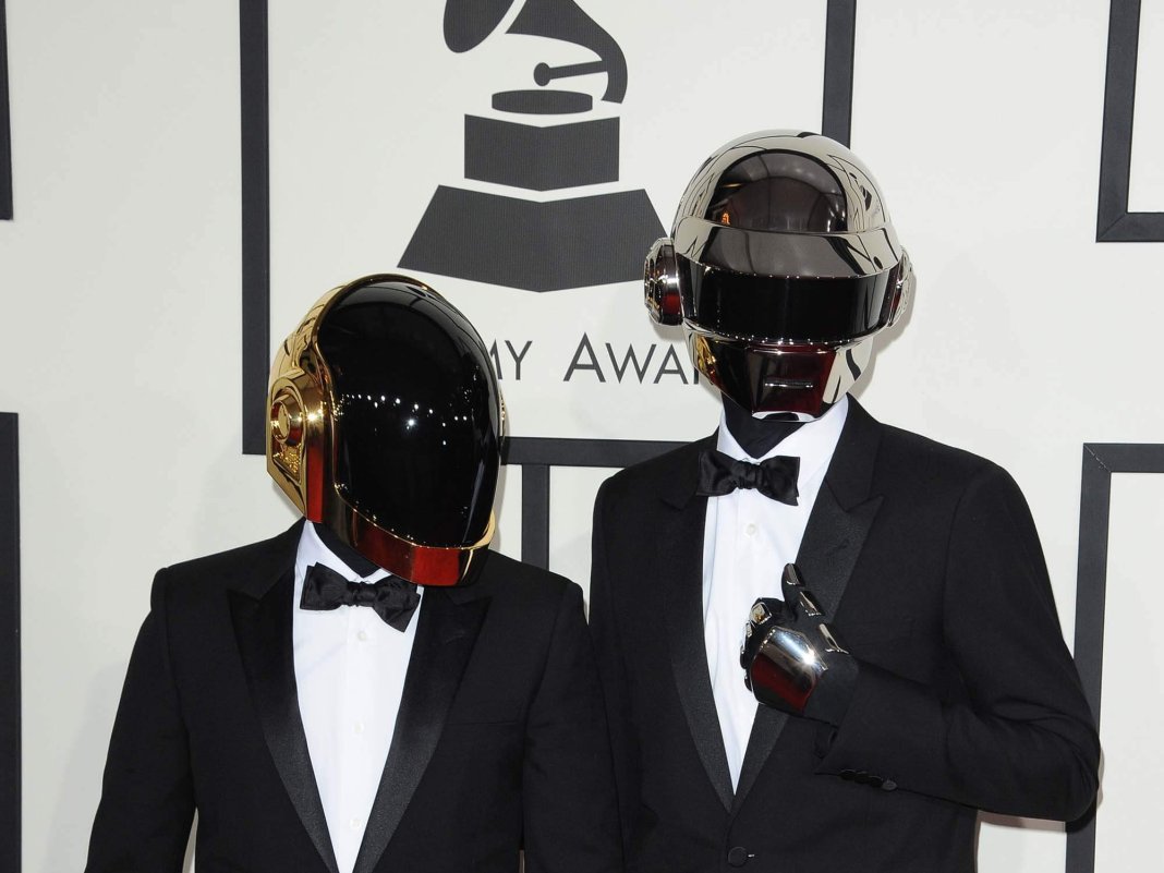 Daft-Punk@2000x1500-1068x801.jpg