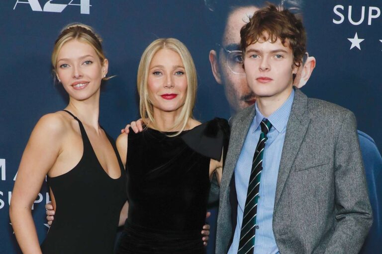 apple-martin-gwyneth-paltrow-moses-marty-supreme-premiere-new-york-121725-e5fb866c313e4a57a7be10d973.jpeg