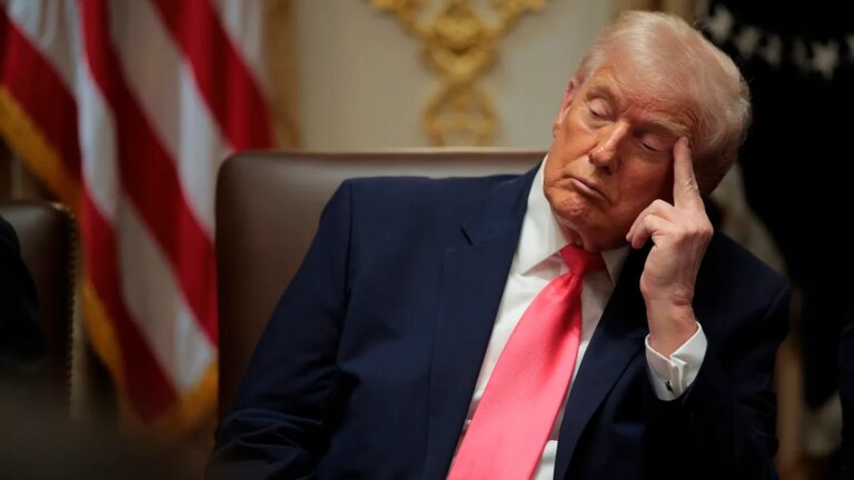 donald-trump-white-house-dozing.jpg