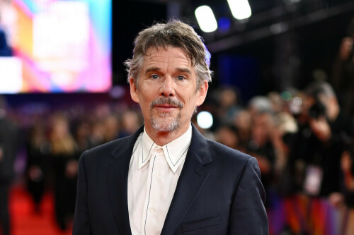 ethan-hawke-plays-broadway-lyricist-lorenz-hart-in-blue-moon.jpg