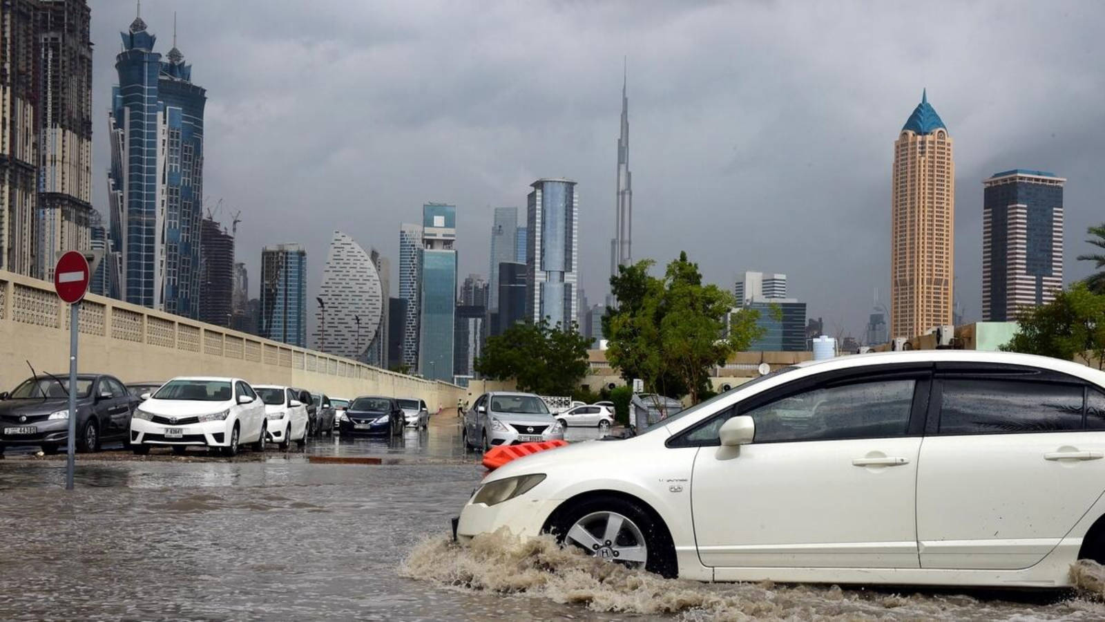 flood-damaged-cars-in-the-uae-3.jpg