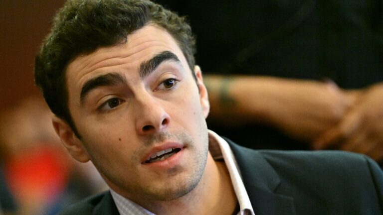 108235228-17646905942025-12-02t151708z_42277952_rc2e8iac9dq4_rtrmadp_0_unitedhealth-ceo-mangione.jpe