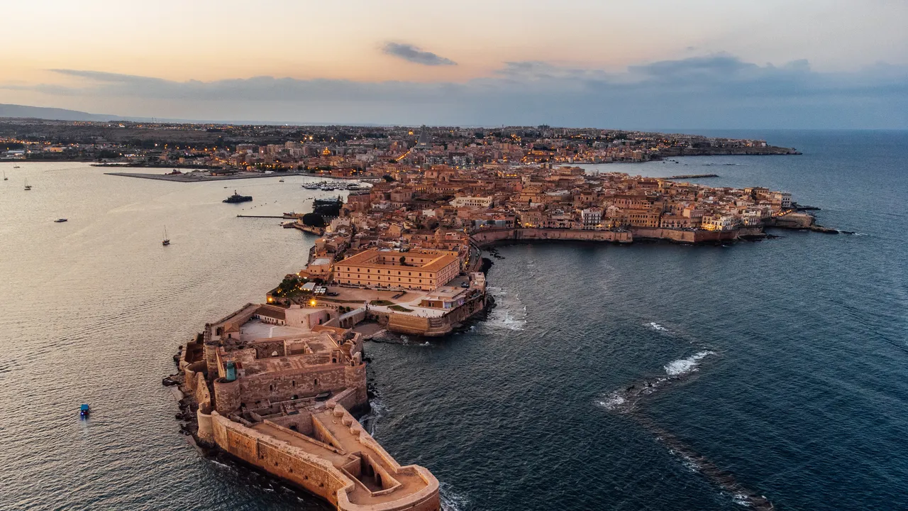 Ortigia_Sicily_GettyImages-1364745326.jpg