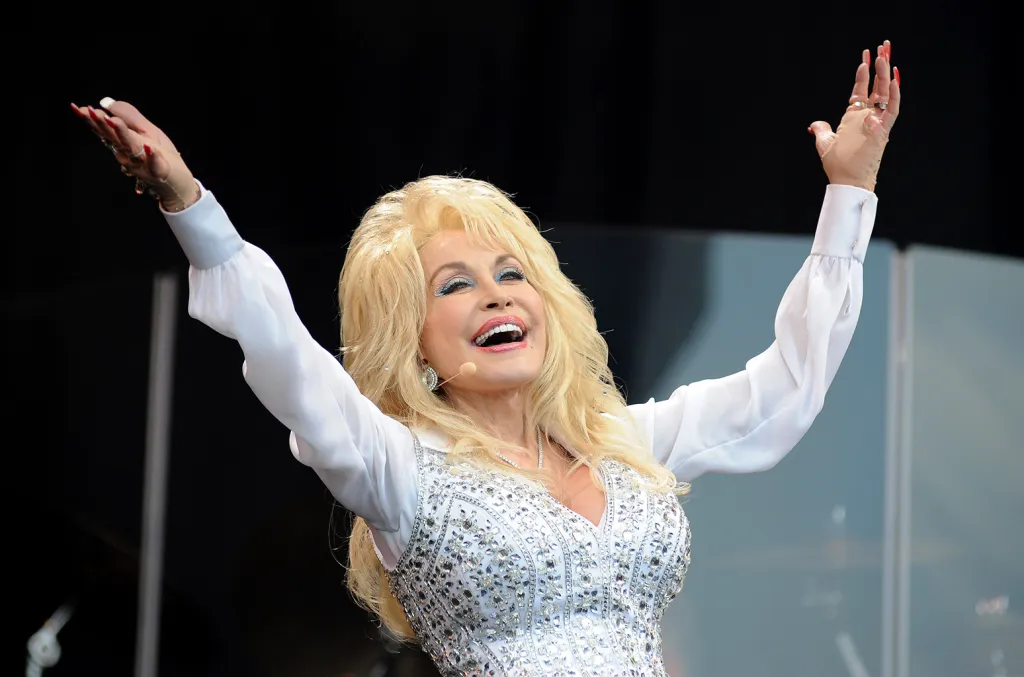 dolly-parton-2014-billboard-1548.jpg