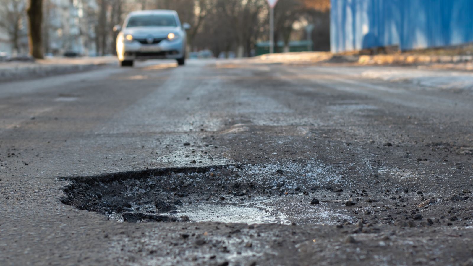 skynews-pothole-roads_6820424.jpg